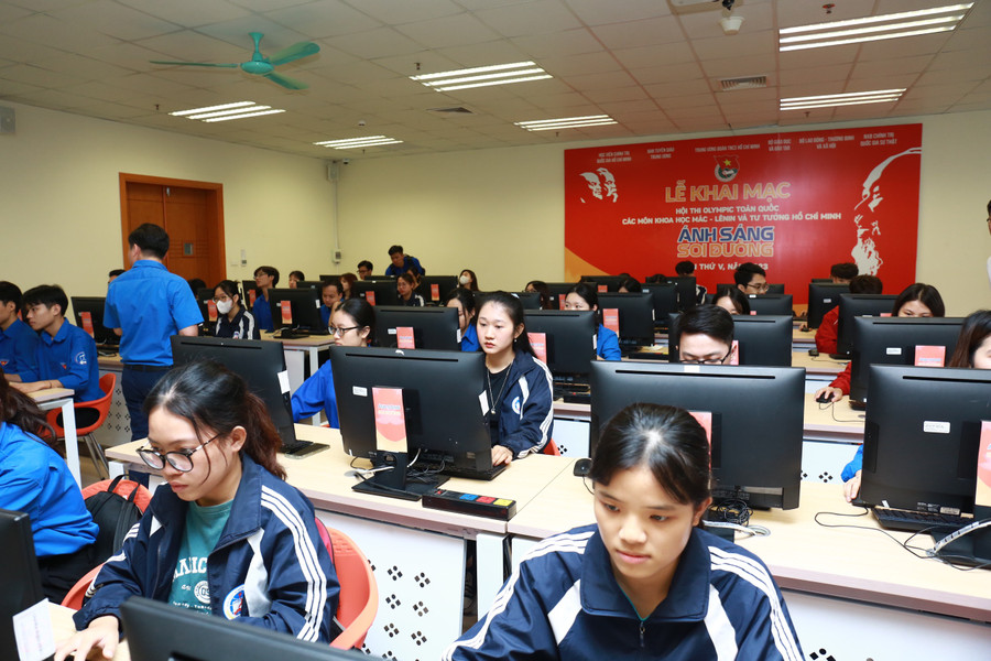 Ngay sau lễ khai mạc, 450 đoàn viên, sinh viên có mặt tại Hội trường Trường Đại học Kinh tế Quốc dân (Hà Nội) và trên 60.000 sinh viên của 67 tỉnh, thành đoàn, đoàn trực thuộc cùng tham gia thi hưởng ứng Hội thi.