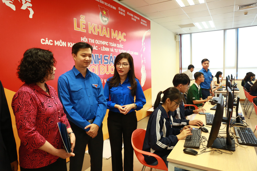 Ngay sau lễ khai mạc, 450 đoàn viên, sinh viên có mặt tại Hội trường Trường Đại học Kinh tế Quốc dân (Hà Nội) và trên 60.000 sinh viên của 67 tỉnh, thành đoàn, đoàn trực thuộc cùng tham gia thi hưởng ứng Hội thi.