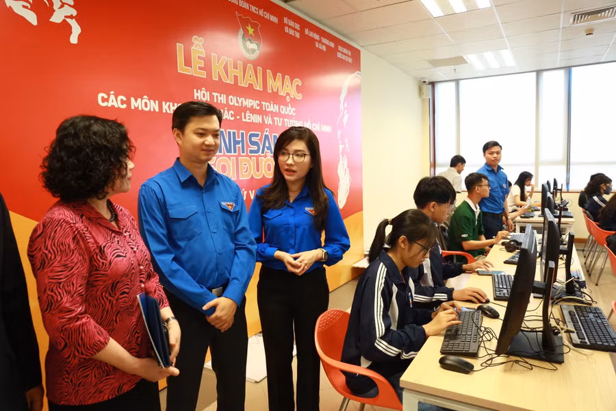 Ngay sau lễ khai mạc, 450 đoàn viên, sinh viên có mặt tại Hội trường Trường Đại học Kinh tế Quốc dân (Hà Nội) và trên 60.000 sinh viên của 67 tỉnh, thành đoàn, đoàn trực thuộc cùng tham gia thi hưởng ứng Hội thi.