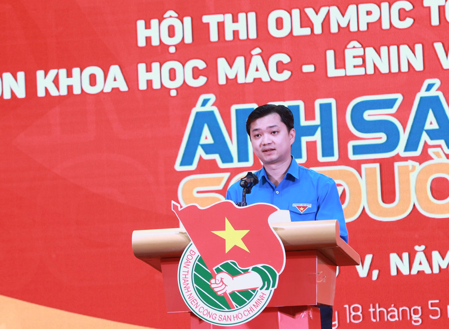 Bí thư T.Ư Đoàn, Chủ tịch T.Ư Hội SVVN Nguyễn Minh Triết phát biểu tại buổi lễ.