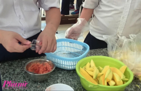 Lớp học vào đời của trẻ em khiếm thị, đa tật - Ảnh 4 Lop hoc vao doi cua tre em khiem thi, da tat - Anh 4