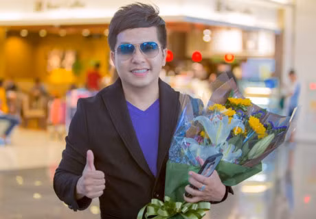 Nghe si Le Thuy cung con trai Duong Dinh Tri sang Dai Loan luu dien - Anh 3