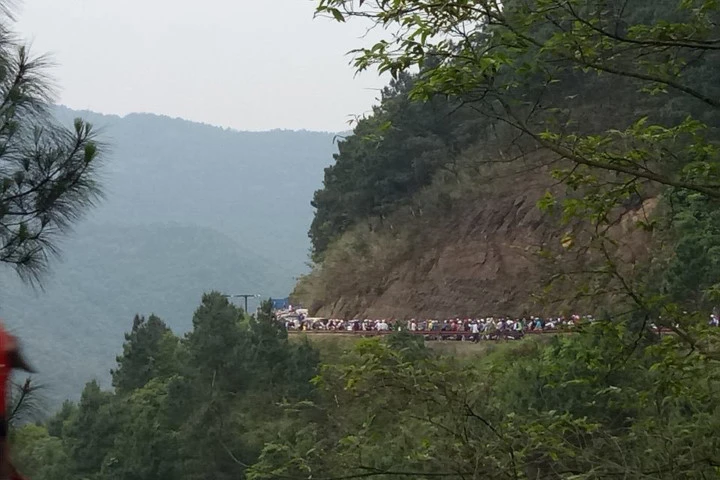 Tắc đường lên Mẫu Sơn dài 7 km. Ảnh: Xuân Hoàn