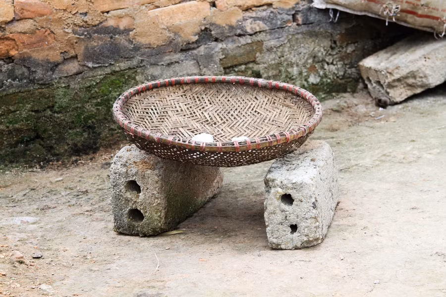 Cụ bà hơn 80 năm ăn đất, biến đất thành bánh kẹo bán với giá 100 nghìn một cân ảnh 9