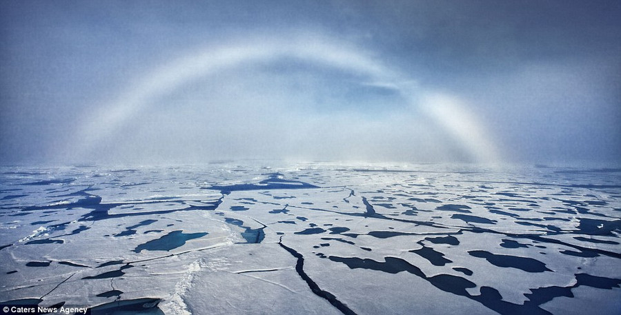 Xuất hiện cầu vồng trắng hiếm có ở Bắc Cực