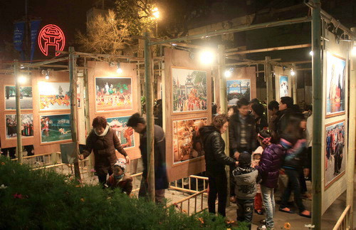 Những sinh hoạt, sự kiện chính của Hà Nội và cả nước được ghi lại tại tiểu cảnh này. ảnh, gdtd.vn