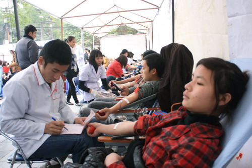 Đoàn viên thanh niên tham gia hiến máu cứu người. Ảnh, gdtd.vn