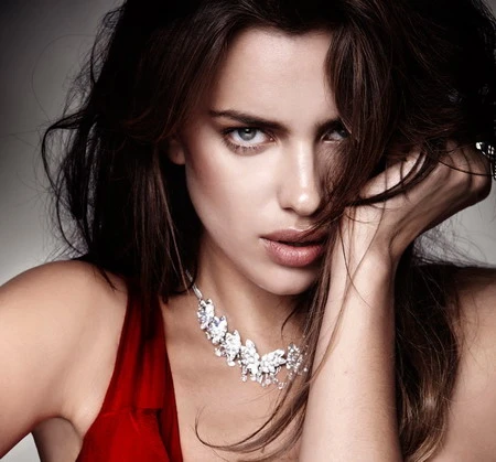 Irina Shayk lôi cuốn trên Elle