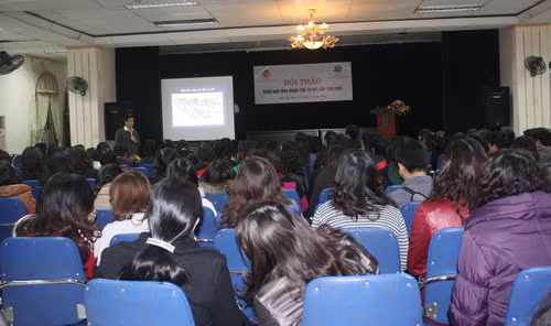 Hội thảo thu hút sự tham gia đông đảo của các giáo viên và phụ huynh (Ảnh: gdtd.vn)