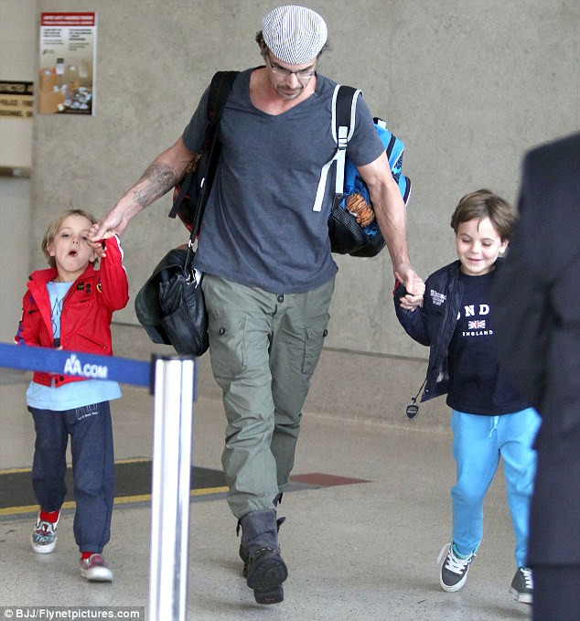 Brit từng cho biết, Jason cũng rất quý hai cậu con trai của cô