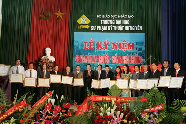 Các cá nhận được nhận bằng khen của Bộ trưởng BộGD&ĐT