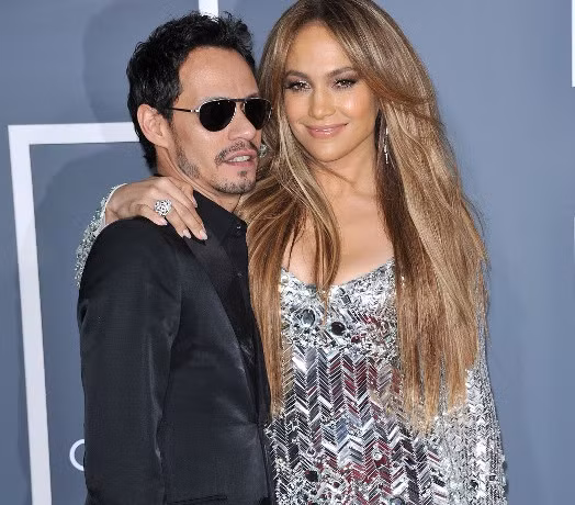 Jennifer Lopez bán nhẫn đính hôn với giá 4 triệu USD