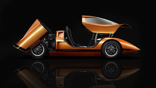 Hurricane được trang bị camera quan sát phía sau, hệ thống dẫn đường và cửa ra vào vận hành bằng sức nước.