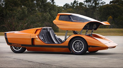 Holden Hurricane 1969 là một chiếc xe 2 chỗ ngồi bánh lái sau, động cơ giữa, “khoe” được công nghệ như điều hòa, radio tự động dò kênh.