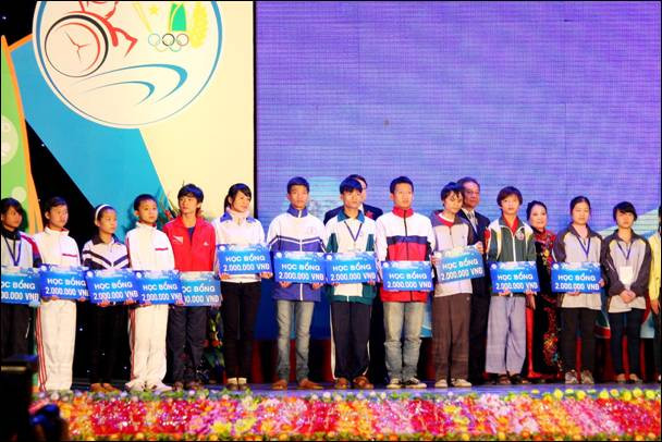 "Chắp cánh ước mơ - vượt lên số phận"