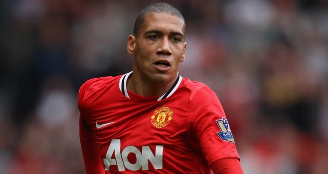 Sốt nghiêm trọng, Chris Smalling phải xa sân cỏ 3 tháng