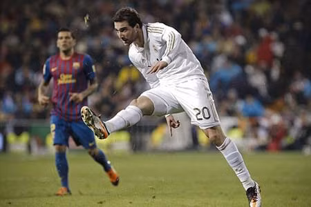 Gonzalo Higuain cũng đang là mục tiêu theo đuổi của Juventus