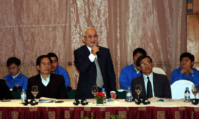 Các đại biểu đóng góp ý kiến về Kế hoạch hành động về phòng chống HIV/AIDS của ngành GD giai đoạn 2011 – 2020, tầm nhìn 2030 và vận động tài trợ xây dựng mô hình Triển lãm “GD sức khỏe sinh sản, giới và phòng chống HIV/AIDS cho thanh thiếu niên”