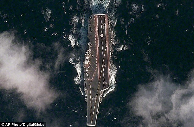 "Bắt gặp" mẫu hạm Trung Quốc qua ảnh vệ tinh