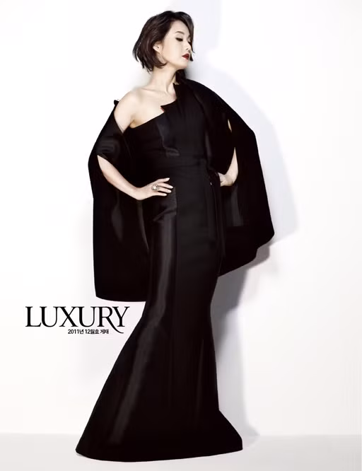 Jang Mi Hee trẻ đẹp ở tuổi 54 ảnh 3