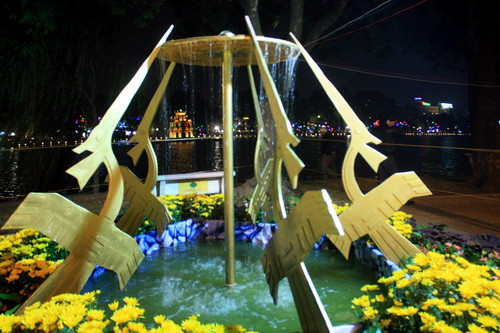 Năm nay, các không gian nghệ thuật đều được bố trí trên các khuôn viên cây xanh thay vì dưới lòng đường như những năm trước đây. Ảnh, gdtd.vn