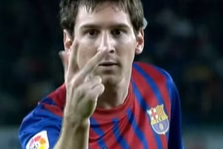 Maradona "phản pháo" nhận xét của Pele