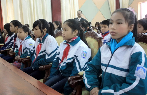 Các em học sinh tại buổi lễ tổng kết và trao giải. Ảnh, gdtd.vn