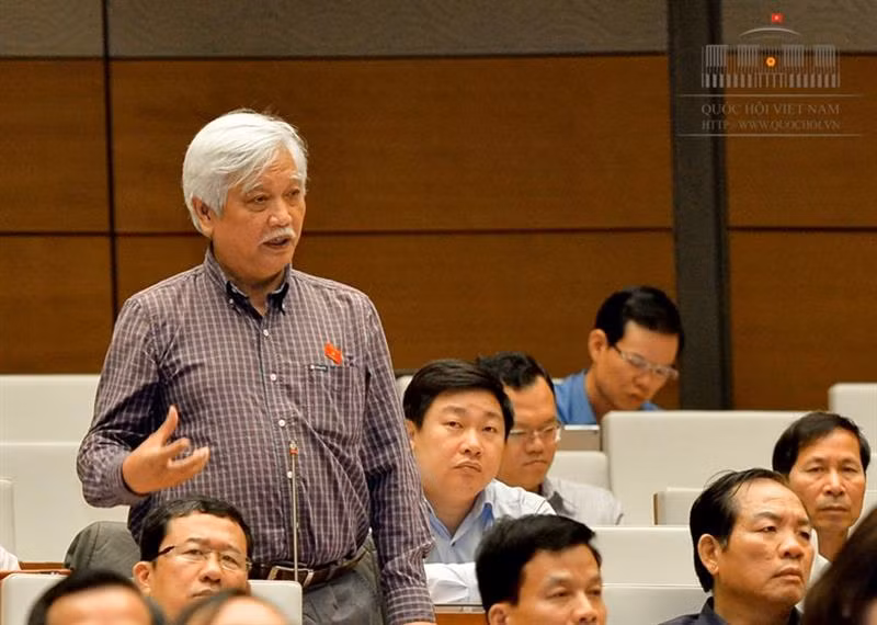 Đại biểu Dương Trung Quốc: Chúng ta đã có quá nhiều những dự án lớn mà không phải là “đầu voi đuôi chuột” mà là “đầu chuột đuôi voi” Đại biểu Dương Trung Quốc: Chúng ta đã có quá nhiều những dự án lớn mà không phải là “đầu voi đuôi chuột” mà là “đầu chuột đuôi voi”