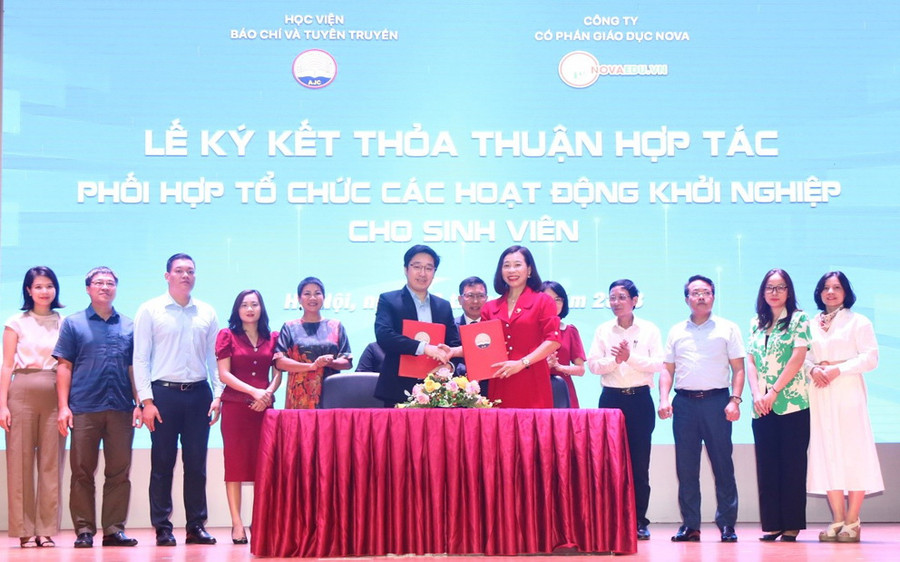 Học viện Báo chí và Tuyên truyền ký kết biên bản hợp tác với Công ty cổ phần Công nghệ giáo dục NOVA trong việc phối hợp tổ chức các hoạt động khởi nghiệp sáng tạo cho sinh viên. Học viện Báo chí và Tuyên truyền ký kết biên bản hợp tác với Công ty cổ phần Công nghệ giáo dục NOVA trong việc phối hợp tổ chức các hoạt động khởi nghiệp sáng tạo cho sinh viên.