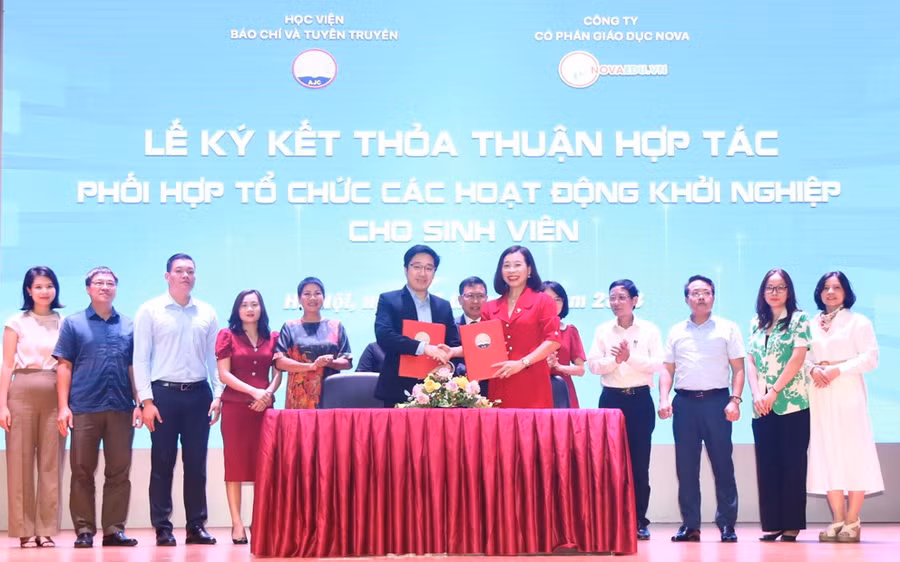 Học viện Báo chí và Tuyên truyền ký kết biên bản hợp tác với Công ty cổ phần Công nghệ giáo dục NOVA trong việc phối hợp tổ chức các hoạt động khởi nghiệp sáng tạo cho sinh viên.