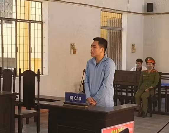 Bị cáo Long Thanh Tú tại phiên toà.