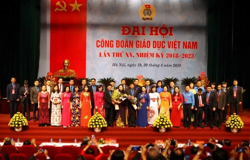 Ban chấp hành Công đoàn Giáo dục Việt Nam khóa XV, nhiệm kỳ 2018-2023 ra mắt Đại hội