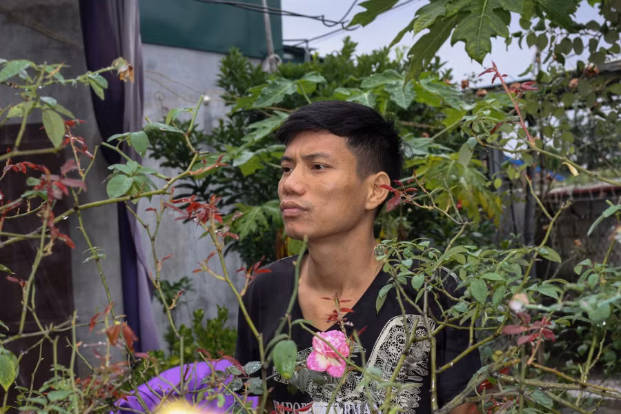 Quân có năng khiếu về ca hát và thường dùng tiếng hát của mình để kêu gọi ủng hộ những hoàn cảnh khó khăn trong cuộc sống