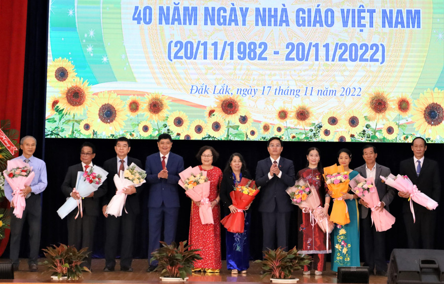 Những kết quả, thành tích của ngành GD&ĐT Đắk Lắk có công đóng góp to lớn của các Nhà giáo Ưu tú. Những kết quả, thành tích của ngành GD&ĐT Đắk Lắk có công đóng góp to lớn của các Nhà giáo Ưu tú.