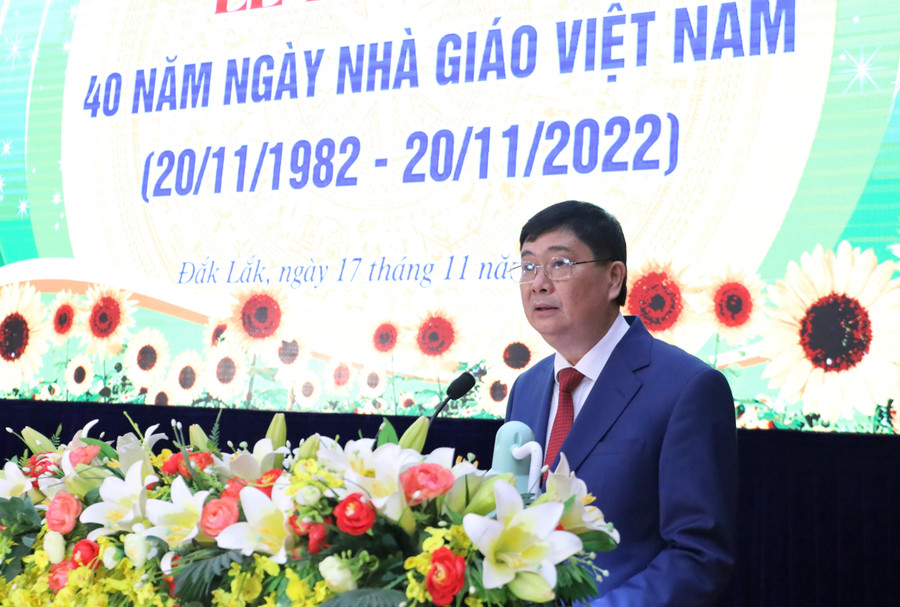 Giám đốc Sở GD&ĐT Đắk Lắk Phạm Đăng Khoa ôn lại truyền thống tốt đẹp ngày Nhà giáo Việt Nam 20/11. Giám đốc Sở GD&ĐT Đắk Lắk Phạm Đăng Khoa ôn lại truyền thống tốt đẹp ngày Nhà giáo Việt Nam 20/11.