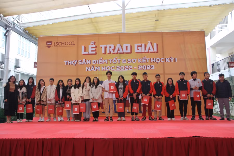 ... 177 giải bạc cho các học sinh.