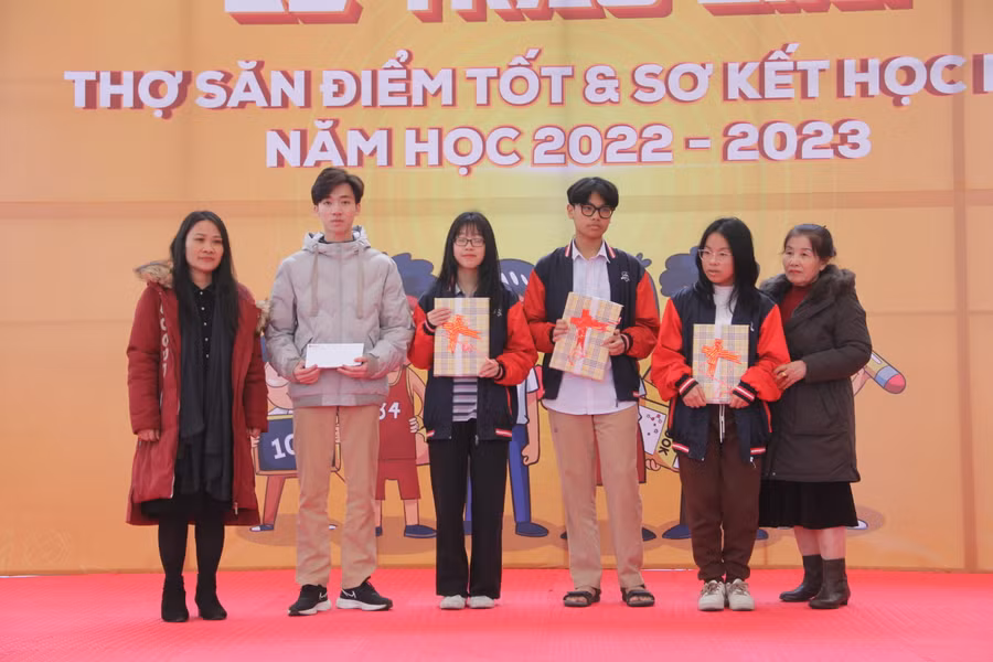 ... HSG cấp thành phố và học sinh thi IELTS đạt điểm cao.