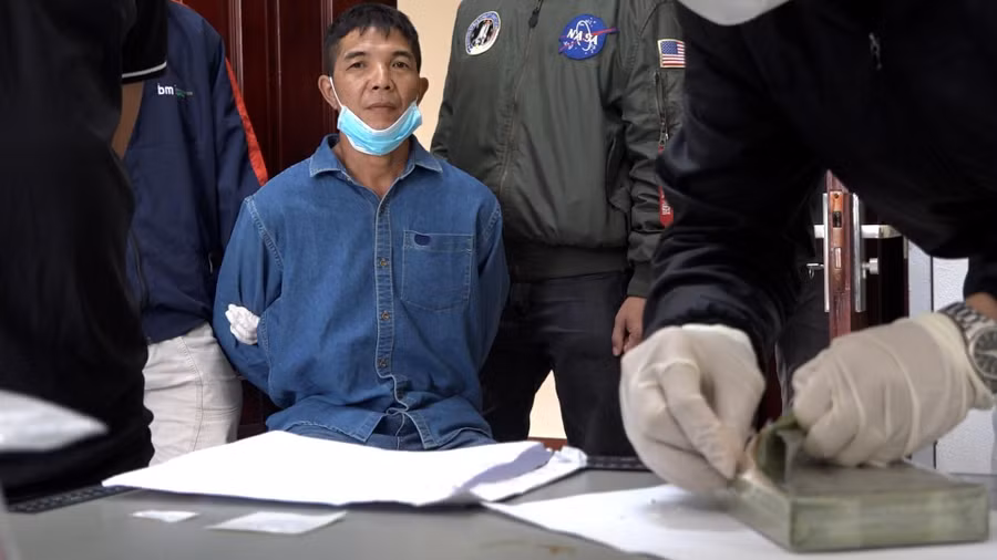 Đối tượng Trần Ngọc Thạch bị cơ quan công an bắt giữ.