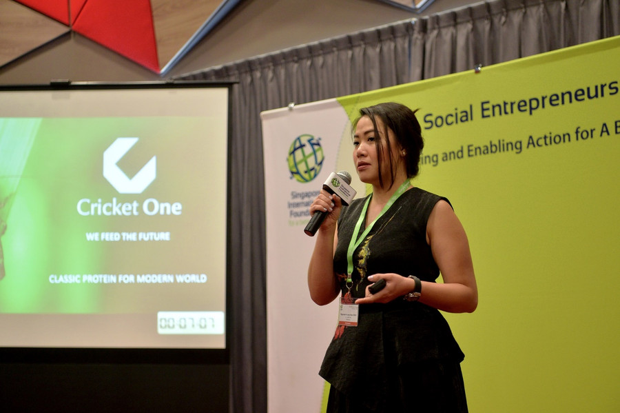 Bicky Nguyễn đại diện đội Cricket One tham gia thuyết trình trước Hội đồng Ban Giám khảo YSE 2018. Nguồn ảnh: SIF Bicky Nguyễn đại diện đội Cricket One tham gia thuyết trình trước Hội đồng Ban Giám khảo YSE 2018. Nguồn ảnh: SIF