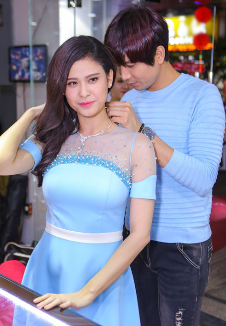 Tim - Quỳnh Anh với những bộ cánh ton sur ton đầy cá tính - Ảnh 9 Tim - Quynh Anh voi nhung bo canh ton sur ton day ca tinh - Anh 9