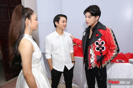 Bộ tứ HLV rạng rỡ cùng dàn khách mời đặc biệt tại ghi hình Chung kết 1 The Voice - Ảnh 17 Bo tu HLV rang ro cung dan khach moi dac biet tai ghi hinh Chung ket 1 The Voice - Anh 17