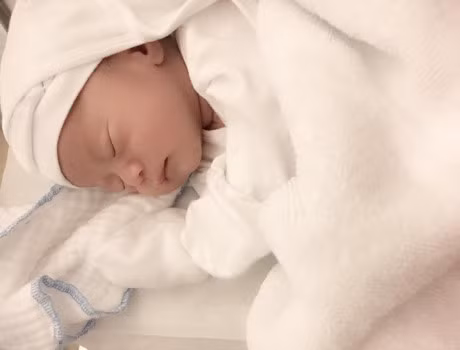 Truoc khi vuong tin don ly hon, Viet Anh voi ba xa tung man nong khien nguoi khac phat ghen - Anh 2