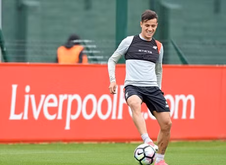 Chum anh: Liverpool tran day tu tin truoc tran cau 