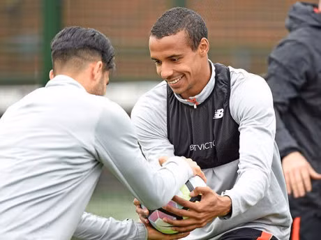 Chum anh: Liverpool tran day tu tin truoc tran cau 