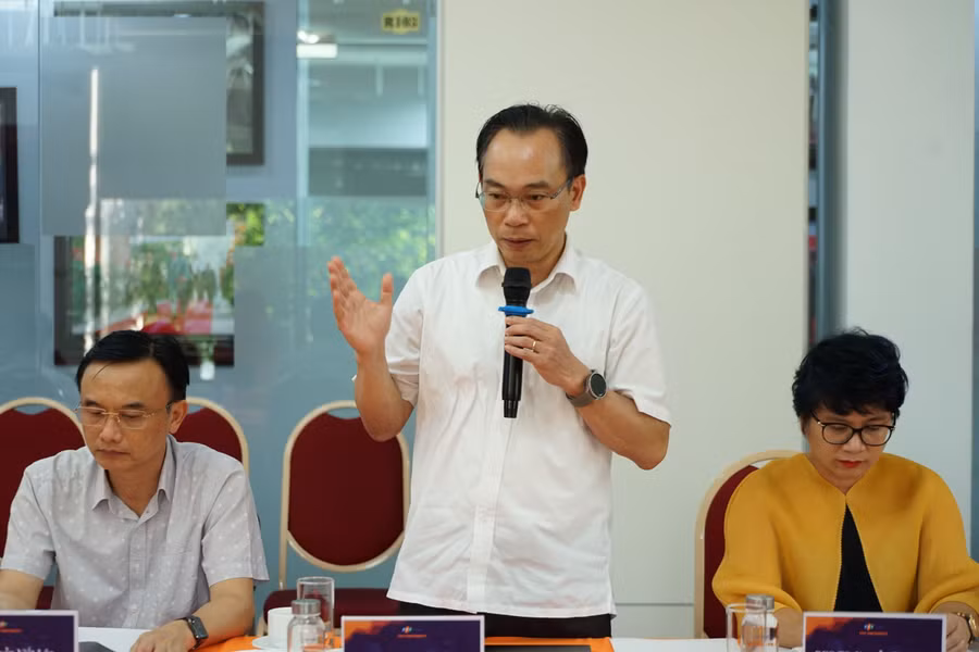 Thứ trưởng Hoàng Minh Sơn phát biểu tại buổi làm việc.