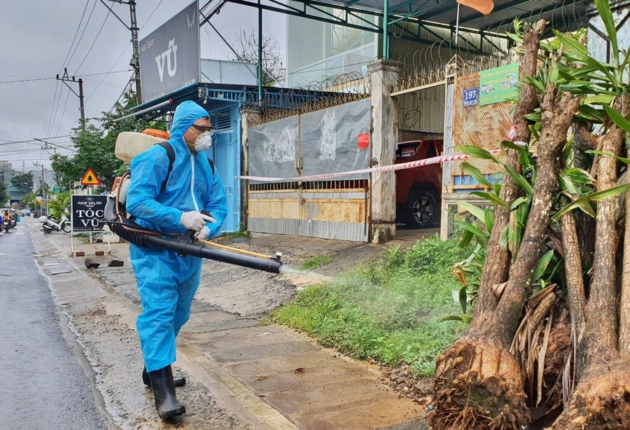 Lực lượng chức năng tỉnh Gia Lai tổ chức phun khử khuẩn. Ảnh minh họa.