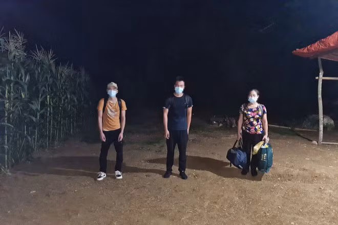 3 công dân có hành vi nhập cảnh trái phép vào Việt Nam. Ảnh: Lê Nam.