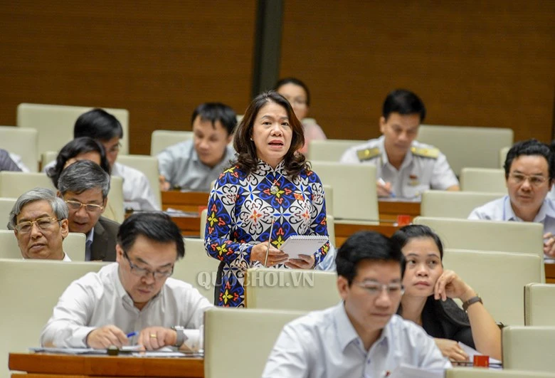 Đại biểu Quốc hội Nguyễn Thị Xuân Thu, Đoàn Đại biểu Quốc hội tỉnh Khánh Hòa phát biểu thảo luận tại hội trường