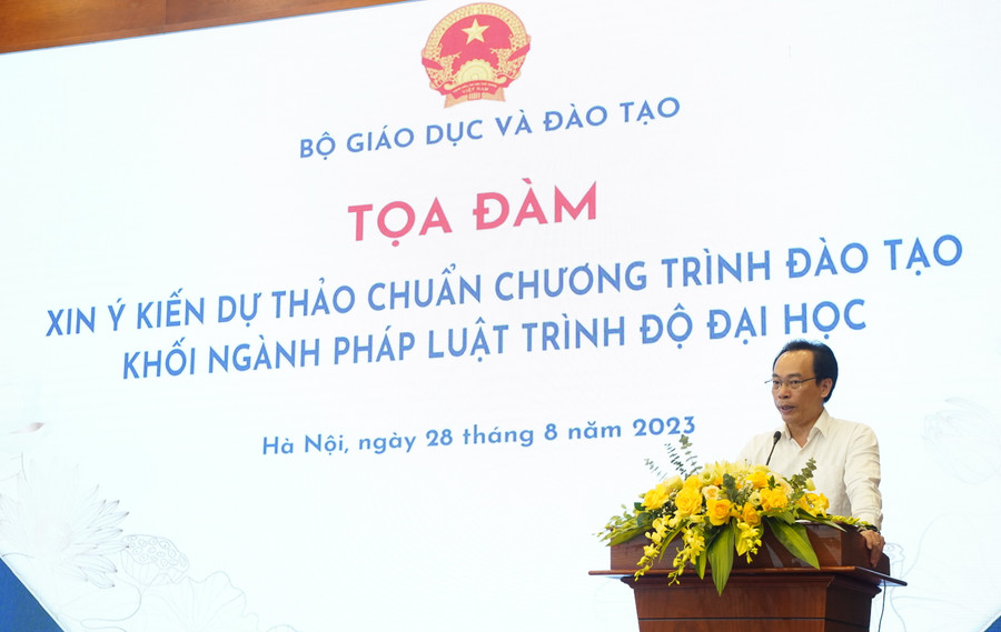 Thứ trưởng Bộ GD&ĐT Hoàng Minh Sơn phát biểu tại tọa đàm. Thứ trưởng Bộ GD&ĐT Hoàng Minh Sơn phát biểu tại tọa đàm.