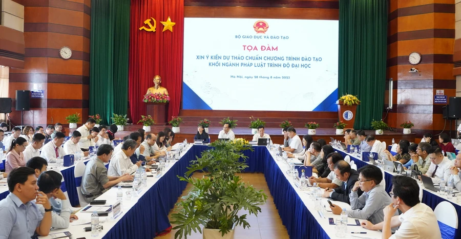 Quang cảnh tọa đàm.